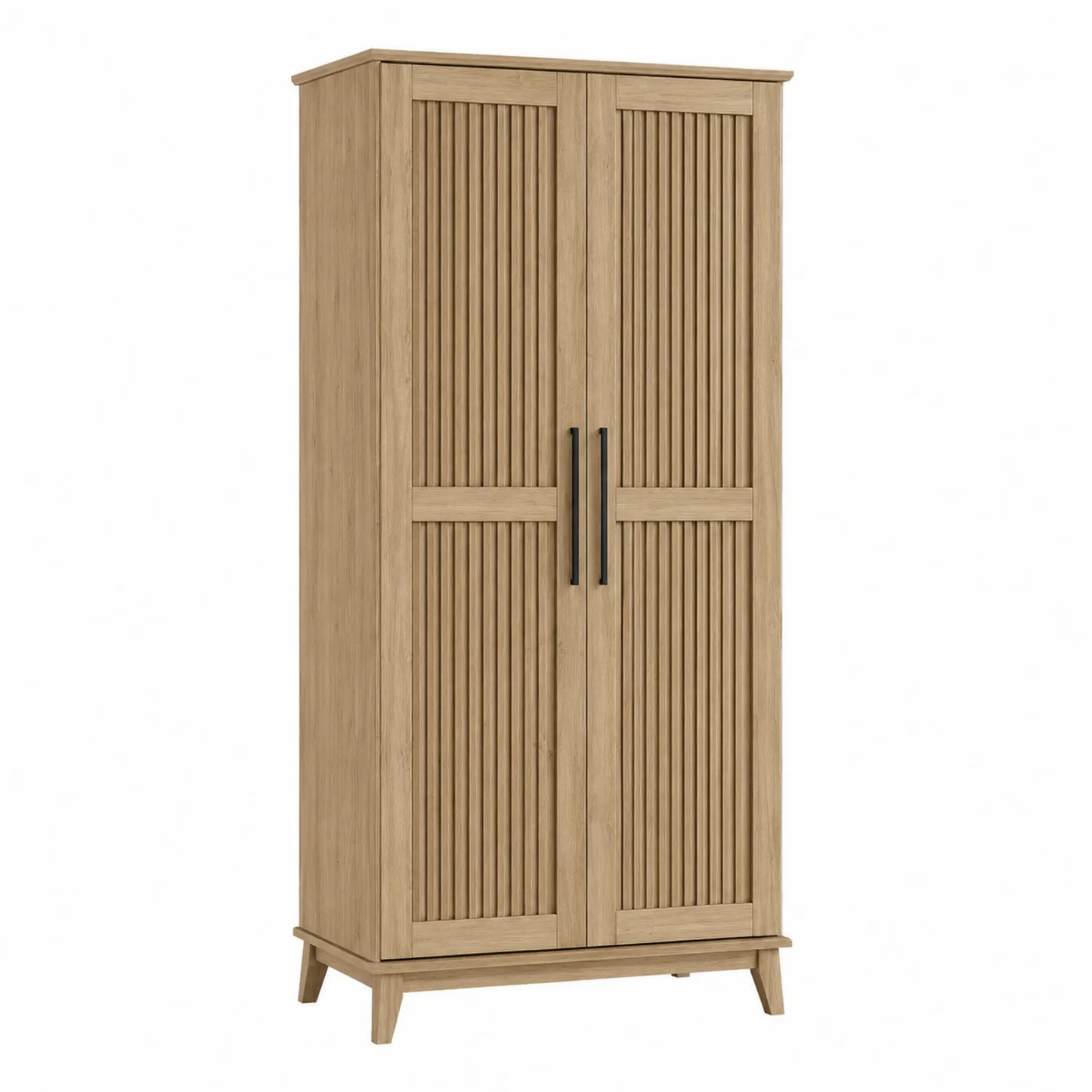 Armario de madera con puertas de listones y tiradores de metal
